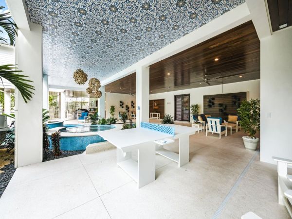 Lake View Six Bedroom Vacation Home in Siesta Key