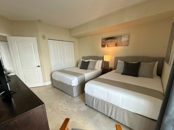 Two Bedroom Charming Cond 5-min to the Beach in Sunny Isles