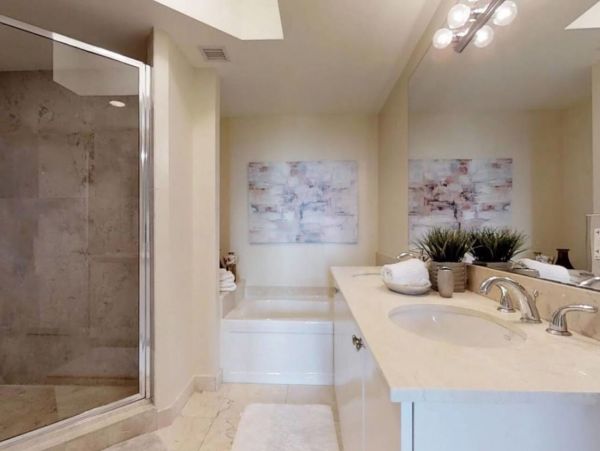 Two Bedroom Charming Cond 5-min to the Beach in Sunny Isles