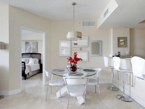 Two Bedroom Charming Cond 5-min to the Beach in Sunny Isles