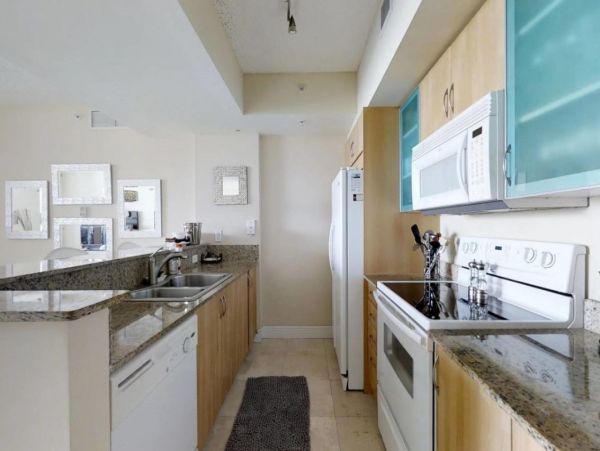 Two Bedroom Charming Cond 5-min to the Beach in Sunny Isles