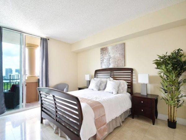Two Bedroom Charming Cond 5-min to the Beach in Sunny Isles