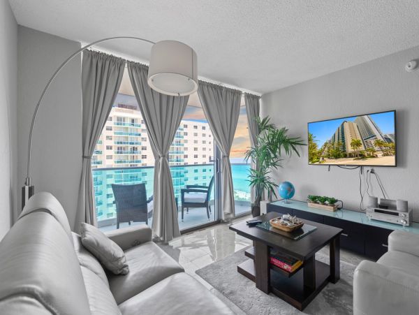 Luxury Vacation Unit with Ocean Views