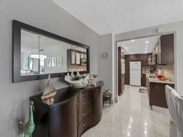 Luxury Vacation Unit with Ocean Views