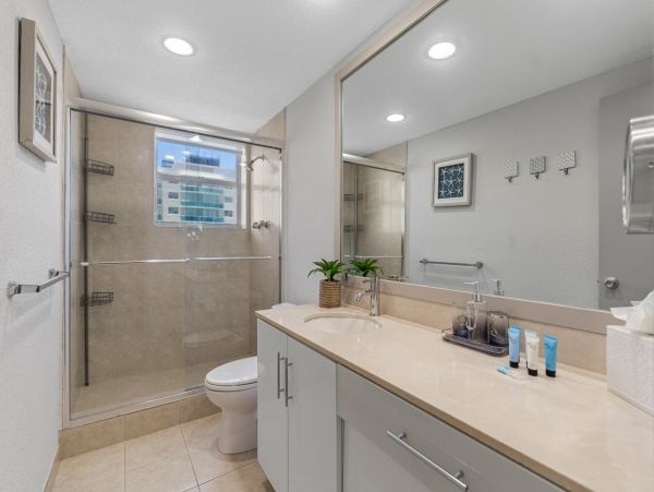 Luxury Vacation Unit with Ocean Views