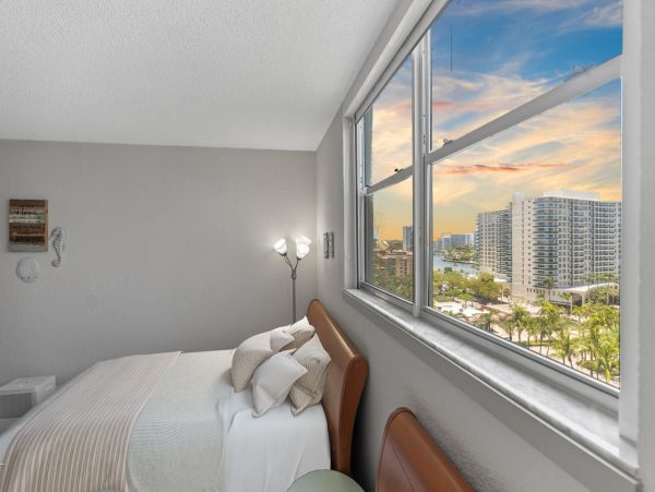 Luxury Vacation Unit with Ocean Views