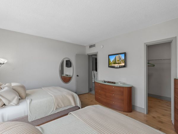 Luxury Vacation Unit with Ocean Views
