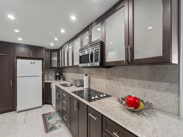 Luxury Vacation Unit with Ocean Views