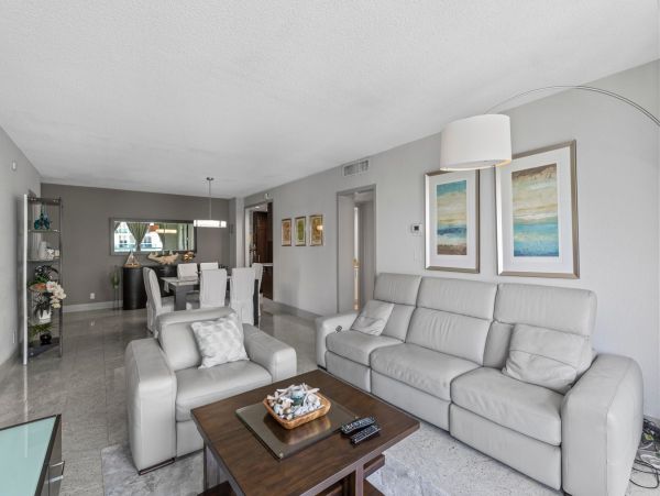 Luxury Vacation Unit with Ocean Views