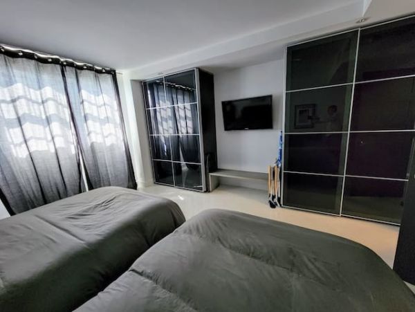Spacious Vacation Condo with Ocean Views