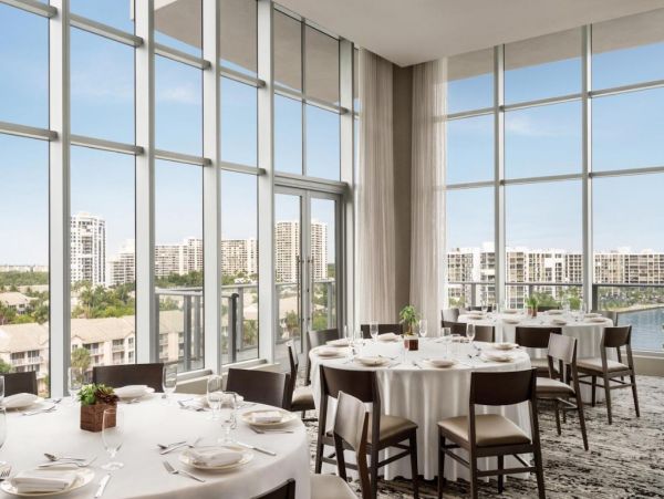 Hollywood Beach Oceanfront Condo - 3 Bedroom Luxury Suite with Resort Amenities