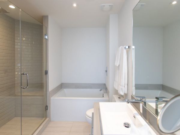 Hollywood Beach Oceanfront Condo - 3 Bedroom Luxury Suite with Resort Amenities