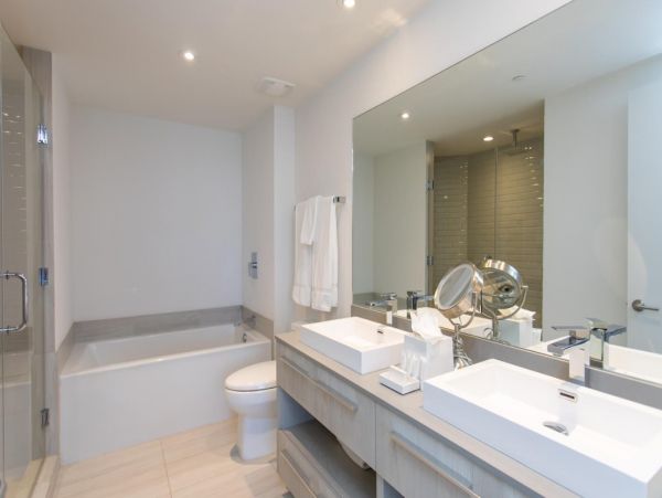 Hollywood Beach Oceanfront Condo - 3 Bedroom Luxury Suite with Resort Amenities