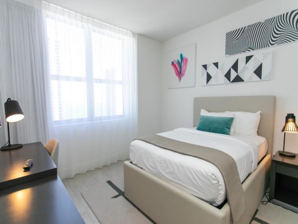 Hollywood Beach Oceanfront Condo - 3 Bedroom Luxury Suite with Resort Amenities