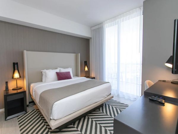 Hollywood Beach Oceanfront Condo - 3 Bedroom Luxury Suite with Resort Amenities