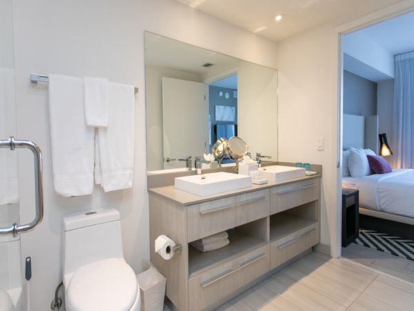 Hollywood Beach Oceanfront Condo - 3 Bedroom Luxury Suite with Resort Amenities