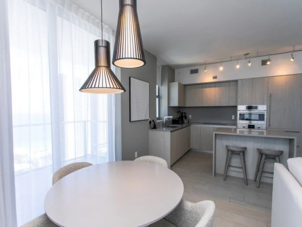 Hollywood Beach Oceanfront Condo - 3 Bedroom Luxury Suite with Resort Amenities