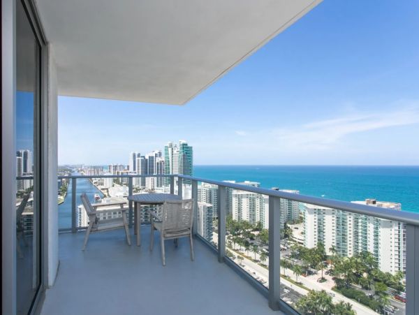 Hollywood Beach Oceanfront Condo - 3 Bedroom Luxury Suite with Resort Amenities