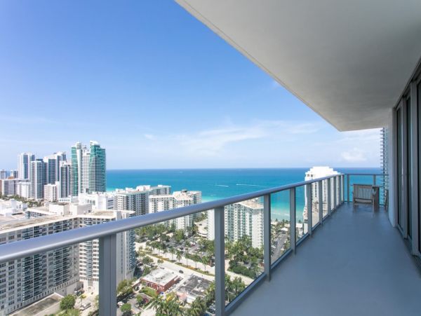 Hollywood Beach Oceanfront Condo - 3 Bedroom Luxury Suite with Resort Amenities