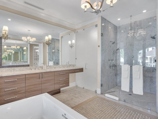 Stunning 7-Bedroom Villa Heated Pool, Canal & More in Fort Lauderdale