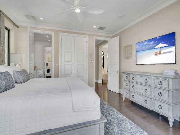 Stunning 7-Bedroom Villa Heated Pool, Canal & More in Fort Lauderdale