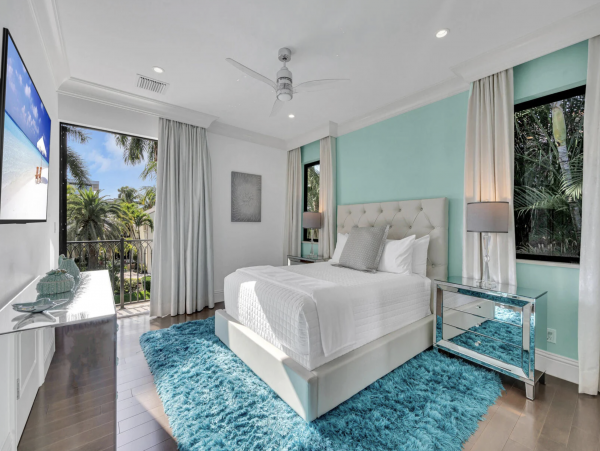 Stunning 7-Bedroom Villa Heated Pool, Canal & More in Fort Lauderdale