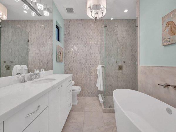 Stunning 7-Bedroom Villa Heated Pool, Canal & More in Fort Lauderdale