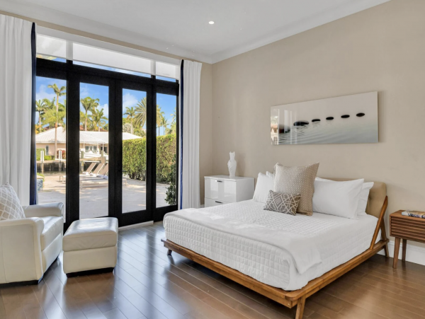 Stunning 7-Bedroom Villa Heated Pool, Canal & More in Fort Lauderdale