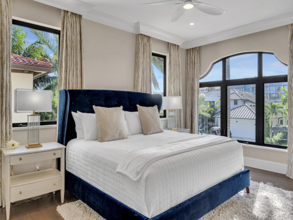 Stunning 7-Bedroom Villa Heated Pool, Canal & More in Fort Lauderdale