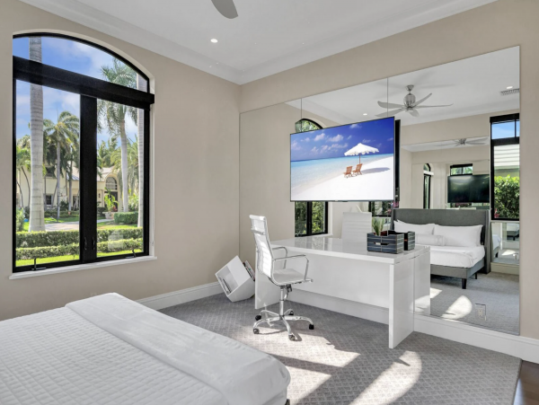 Stunning 7-Bedroom Villa Heated Pool, Canal & More in Fort Lauderdale