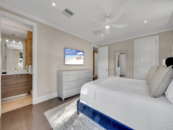 Stunning 7-Bedroom Villa Heated Pool, Canal & More in Fort Lauderdale