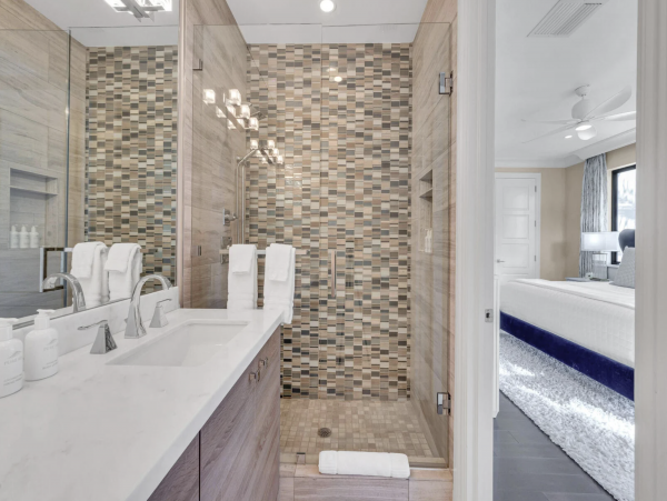Stunning 7-Bedroom Villa Heated Pool, Canal & More in Fort Lauderdale