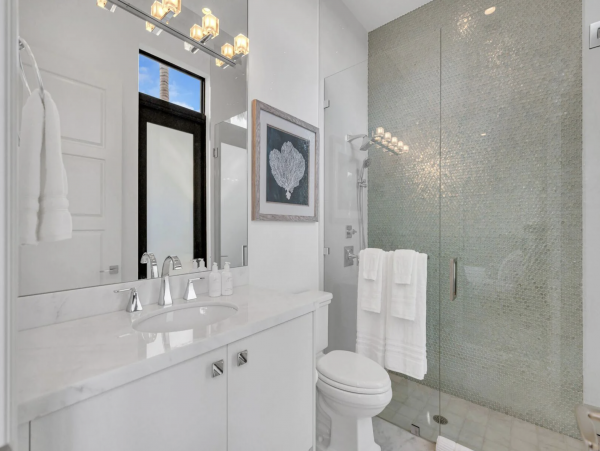 Stunning 7-Bedroom Villa Heated Pool, Canal & More in Fort Lauderdale