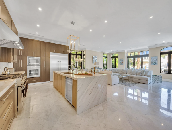 Stunning 7-Bedroom Villa Heated Pool, Canal & More in Fort Lauderdale