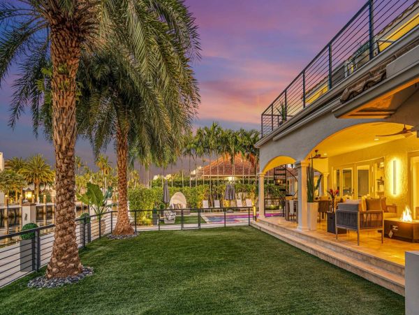 Luxurious Mediterranean Coastal Villa in Seven Isles - Perfect for Large Groups
