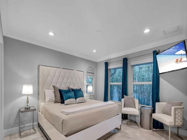 Luxurious Mediterranean Coastal Villa in Seven Isles - Perfect for Large Groups