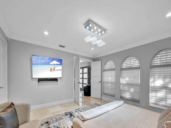 Luxurious Mediterranean Coastal Villa in Seven Isles - Perfect for Large Groups
