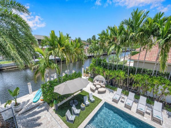 Luxurious Mediterranean Coastal Villa in Seven Isles - Perfect for Large Groups