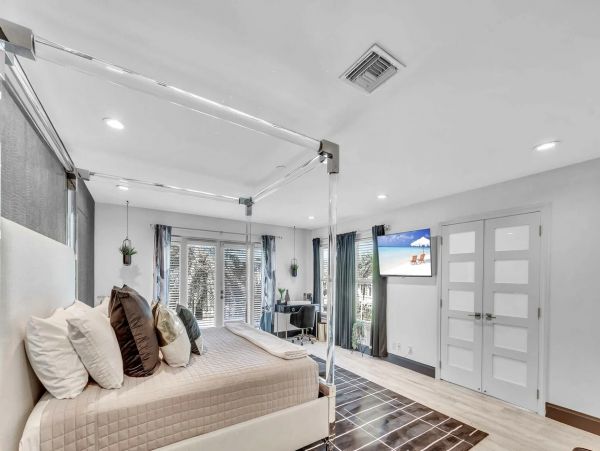 Luxurious Mediterranean Coastal Villa in Seven Isles - Perfect for Large Groups