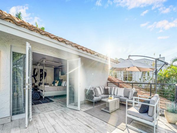 Luxurious Mediterranean Coastal Villa in Seven Isles - Perfect for Large Groups