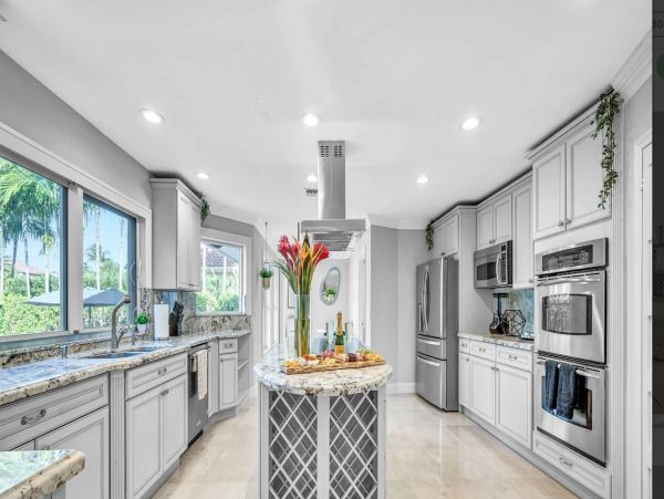 Luxurious Mediterranean Coastal Villa in Seven Isles - Perfect for Large Groups