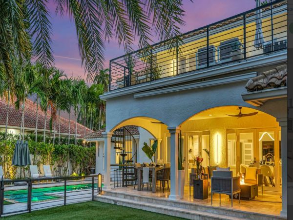 Luxurious Mediterranean Coastal Villa in Seven Isles - Perfect for Large Groups