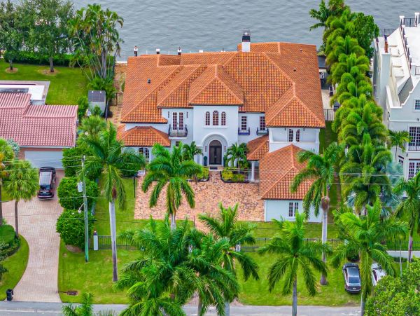 Grand Mediterranean Coastal Villa Eight Bedrooms - Luxury Waterfront Retreat