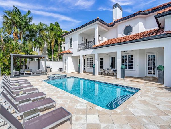 Grand Mediterranean Coastal Villa Eight Bedrooms - Luxury Waterfront Retreat