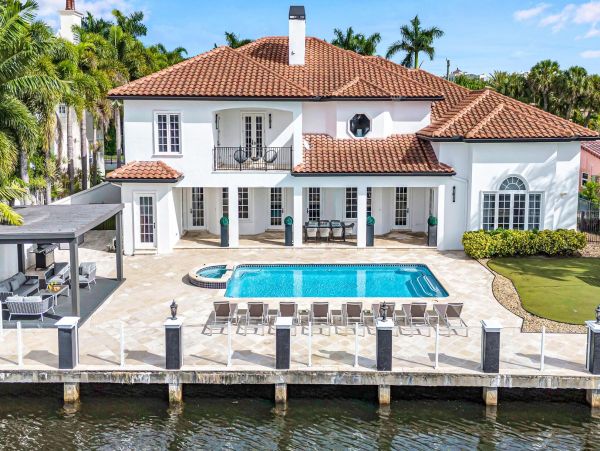 Grand Mediterranean Coastal Villa Eight Bedrooms - Luxury Waterfront Retreat