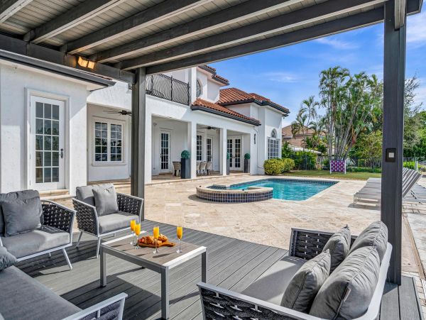 Grand Mediterranean Coastal Villa Eight Bedrooms - Luxury Waterfront Retreat