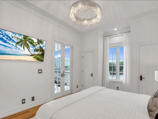 Grand Mediterranean Coastal Villa Eight Bedrooms - Luxury Waterfront Retreat