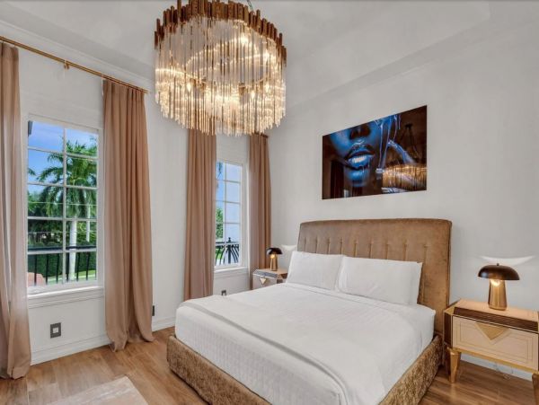 Grand Mediterranean Coastal Villa Eight Bedrooms - Luxury Waterfront Retreat