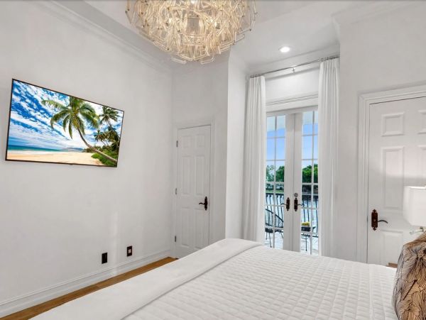 Grand Mediterranean Coastal Villa Eight Bedrooms - Luxury Waterfront Retreat