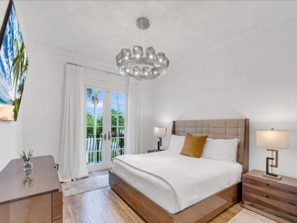 Grand Mediterranean Coastal Villa Eight Bedrooms - Luxury Waterfront Retreat